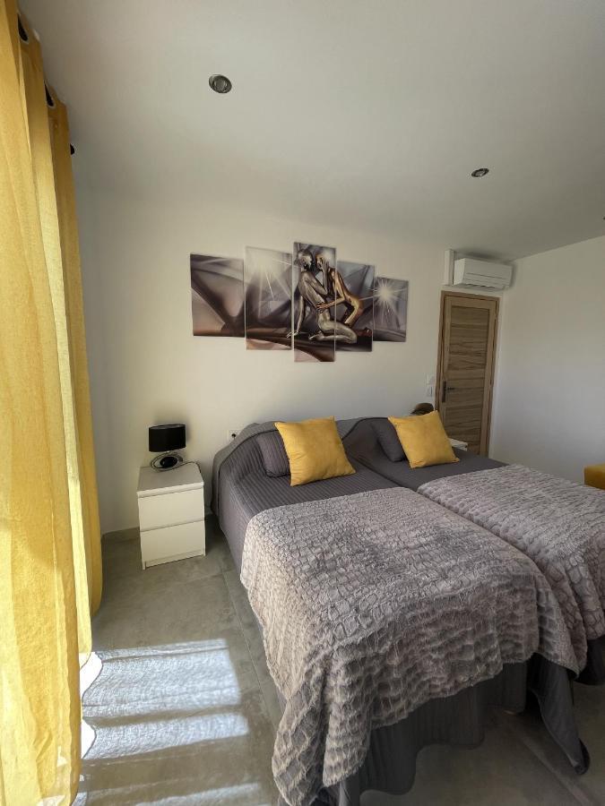 Les Pins Du Luberon Bed & Breakfast Coustellet Exterior photo
